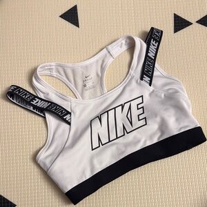New without tags Nike Sports bra